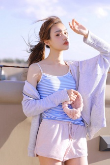 举起手来